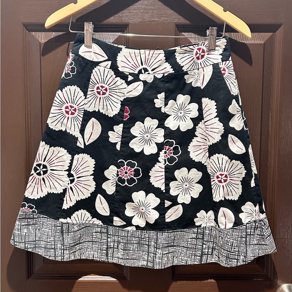 RW&CO Floral Black and White A-line Flared, Mini Skirt with Front Pockets.